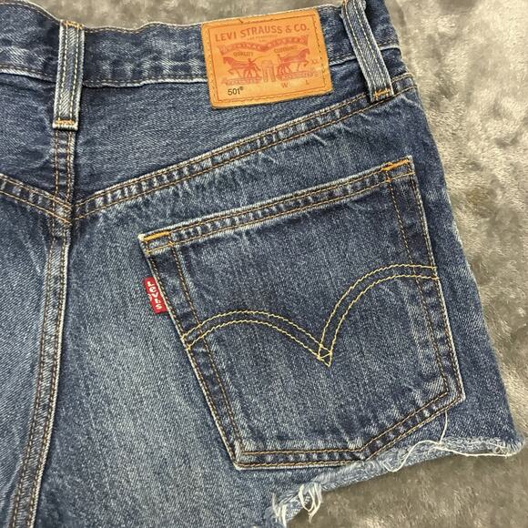 Vintage Levis 501 Jeans Shorts Womens Sz.25 Blue Button Fly Raw Hem Daisy Dukes - Picture 6 of 10